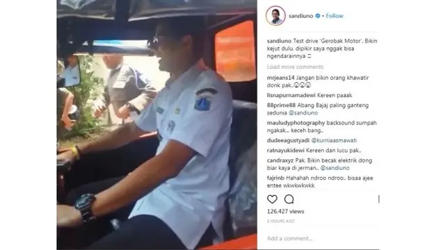 Sandi Uno jajal gerobak motor