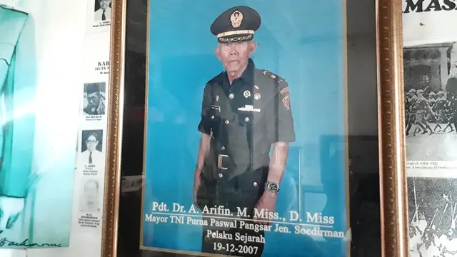 Mantan Pengawal Panglima Besar Jenderal Soedirman, Pendeta Dr. Abu Arifin (Mayor Purnawirawan), dengan seragam lengkap purnawirawan militer. (Foto: Liputan6.com/Muhamad Ridlo)