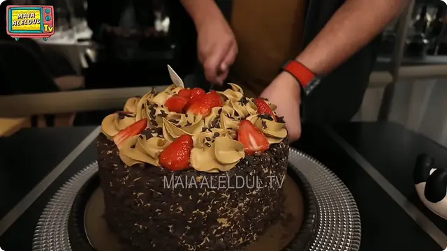 6 Momen Ultah Irwan Mussry ke-63 di Hong Kong, Maia Estianty Nikmati Kuliner Lezat