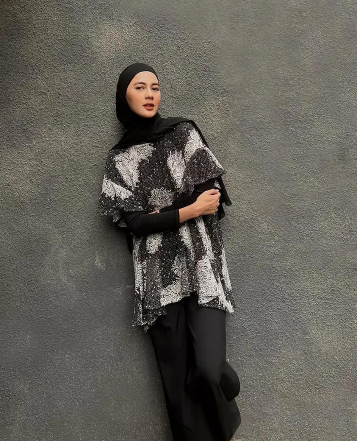 5 Look Andalan Paula Verhoeven, Gaya Kasual yang Siap Temenin Hari Aktif