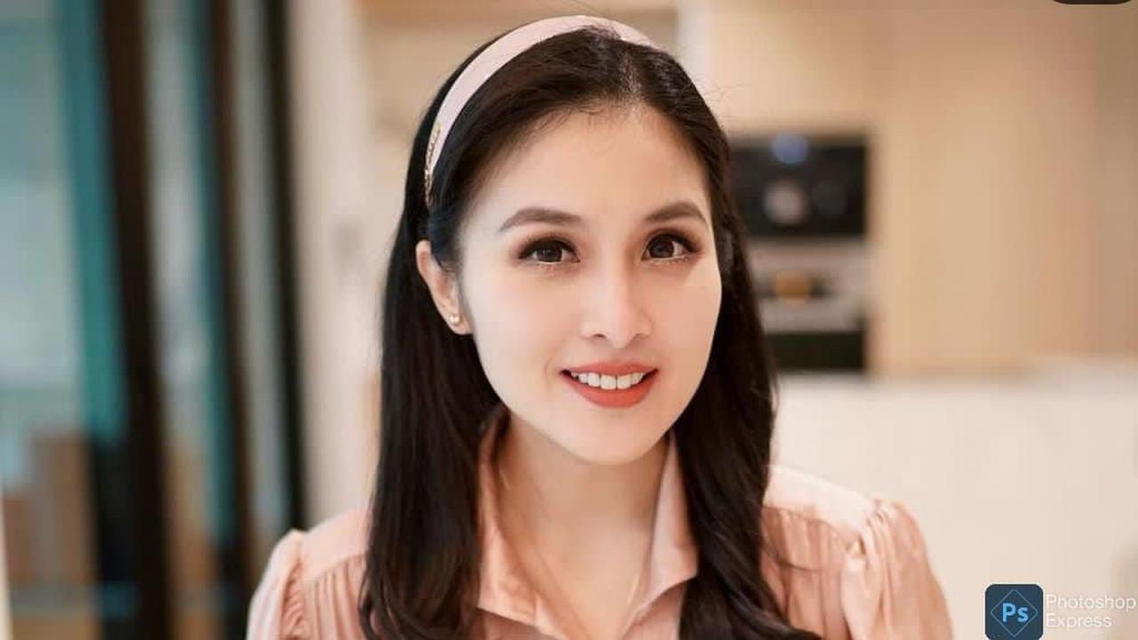 Potret Sandra Dewi Penuhi Panggilan Kejagung, Penampilan Cantik Menawan Seperti Biasanya & Penuh Senyum