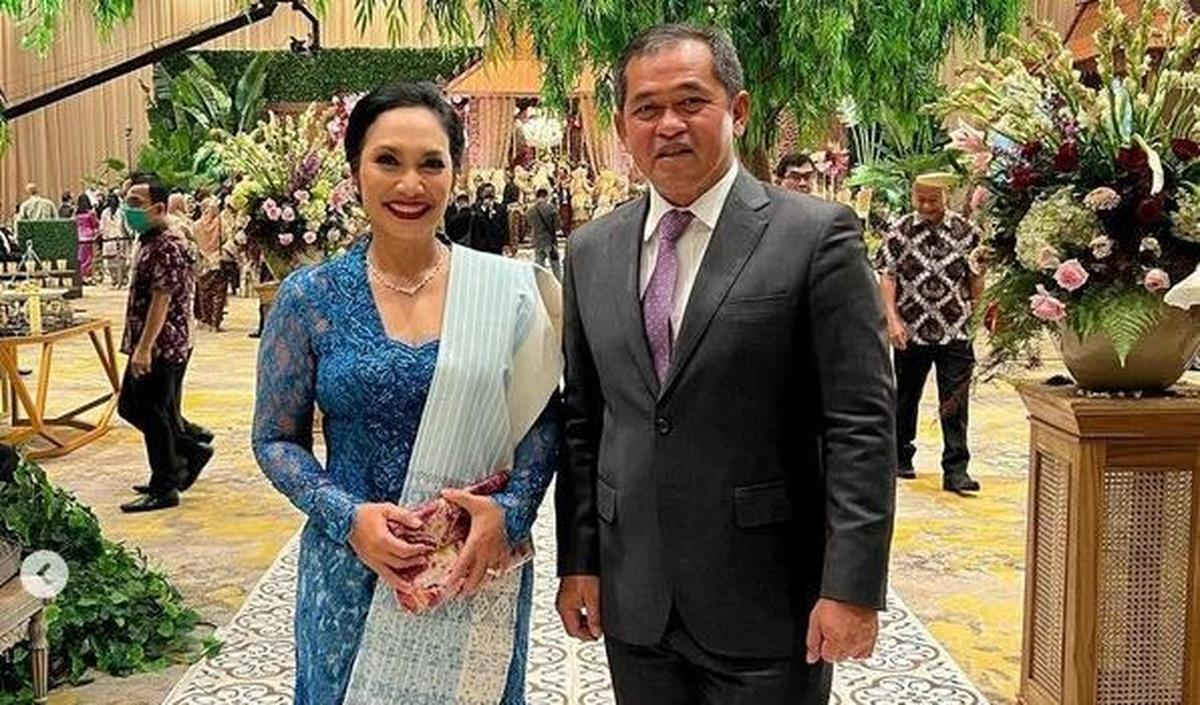 Paulina pernah menjadi LO SEA Games tahun 1995. Hal ini menjadi awal pertemuannya dengan Maruli Simanjuntak.<br>
