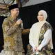 Nagita Slavina di awal tahun 2026 ini tampil berbeda saat mendampingi Raffi Ahmad. Ia tampil dengan kerudung pashmina warna yellow butter. [@raffinagita1717]