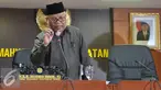 Ketua Mahkamah Kehormatan Dewan (MKD), Surahman Hidayat memberikan keterangan usai sidang di Ruang Sidang MKD DPR RI, Jakarta, Senin (23/11/2015). Hasil Rapat MKD akan menentukan kelanjutan kasus Setya Novanto. (Liputan6.com/Johan Tallo) 