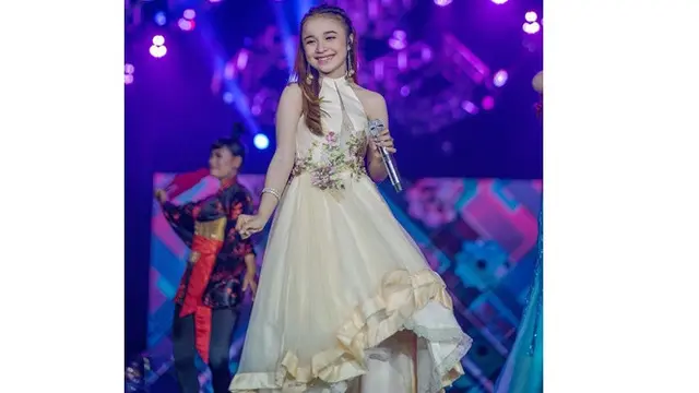 6 Pesona Tasya Rosmala di Atas Panggung, Cantik dan Memukau