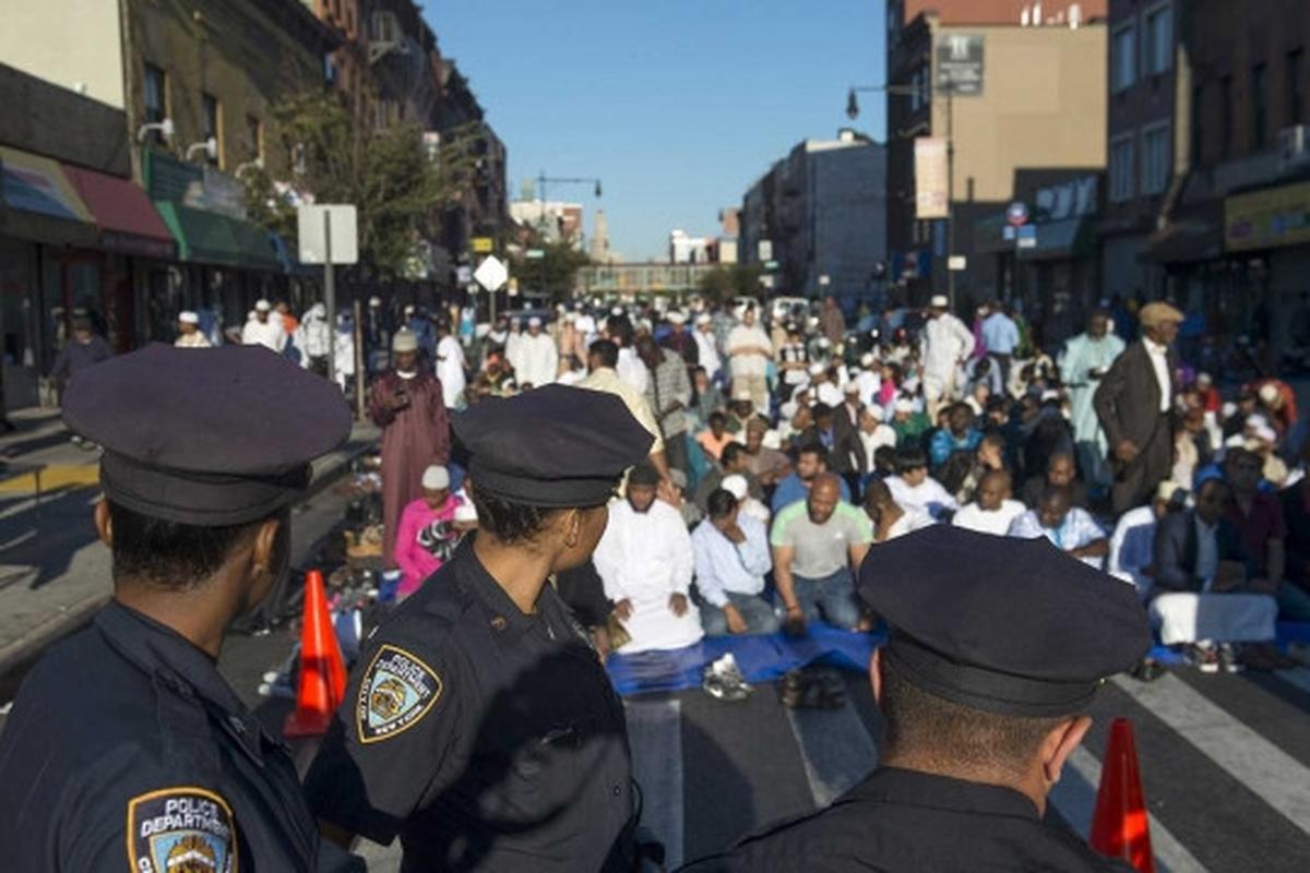 Kekhusyukan umat muslim di New York jalani ibadah salat Idul Adha