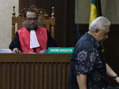 Terdakwa dugaan suap anggota Komisi I DPR 2014-2019 Fayakhun Andriadi terkait penambahan anggaran untuk pengadaan proyek satelit monitoring dan drone Bakamla, Erwin Syaaf Arief saat menjalani sidang lanjutan di Pengadilan Tipikor, Jakarta, Senin (5/8/2019). (Liputan6.com/Helmi Fithriansyah)