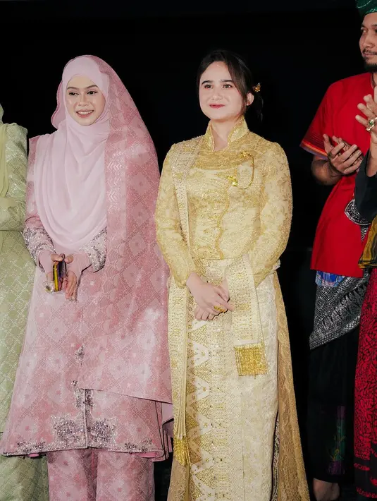 <p>Tissa Biani tampil bak seorang bangsawan Melayu saat Gala Premiere film Pendekar Awang di Malaysia [@tissabiani]</p>