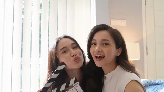 Yasmin Napper dan Megan Domani
