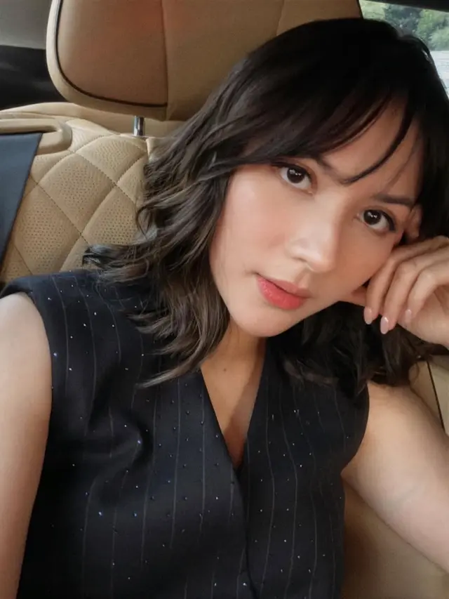 3 Tahun Pernikahan, Jessica Mila Tampil Manis dengan See-Through Bangs dan Rambut Bergelombang Saat Rayakan Anniversary