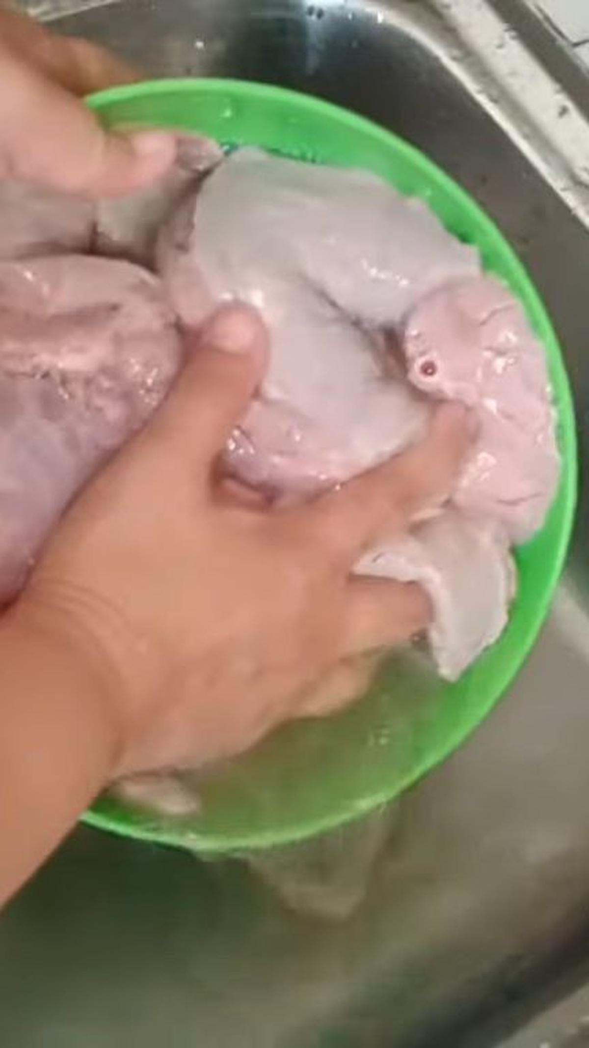 Bilas dengan Air Mengalir