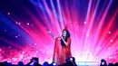Diva pop Indonesia, Krisdayanti tampil sesuai dengan janji pada malam puncak HUT SCTV ke-26. Istri Raul Lemos itu tampil dengan busana glamor dan elegan yang disiarkan secara langsung dari Istora Senayan. (Adrian Putra/Bintang.com)