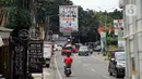 Kondisi lalu lintas di Jalan Raya Sawangan, Depok, Jawa Barat, Sabtu (28/11/2020). Pelaksanaan pembebasan lahan dan pembangunan jalan nasional tersebut akan dikerjakan Kementerian Pekerjaan Umum dan Perumahan Rakyat (PUPR). (Liputan6.com/Immanuel Antonius)