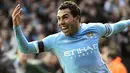 Kegembiraan kapten dan striker Manchester City Carlos Tevez seusai menjebol gawang Blackpool dalam lanjutan EPL di Bloomfield Road, 17 Oktober 2010. City unggul 3-2. AFP PHOTO/ANDREW YATES