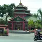 Masjid Cheng Ho Pandaan ini dibangun dengan biaya dari Pemerintah Kabupaten Pasuruan. Masjid ini telah mejadi salah satu ikon baru pariwisata kabupaten Pasuruan. (Liputan6.com/wwn)