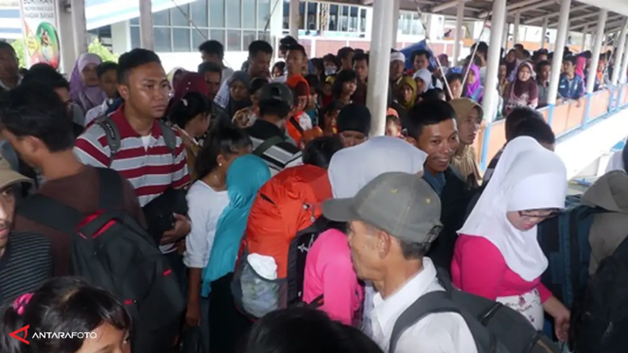 mudik-merak-130803b.jpg