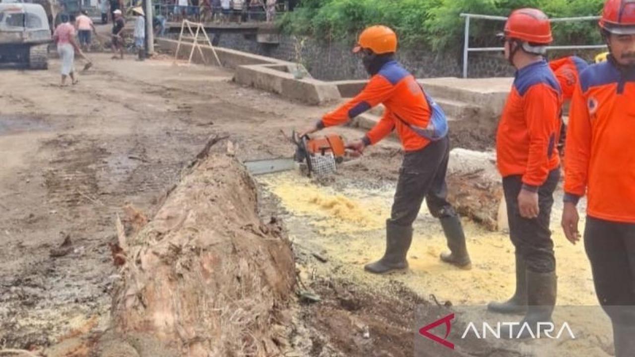 BPBD Gianyar Perkuat Penanganan Banjir Bandang Buleleng dengan Bantuan Personel dan Alat