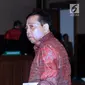 Terdakwa korupsi proyek e-KTP, Setya Novanto disela-sela sidang pembacaan nota pembelaan di Pengadilan Tipikor, Jakarta, Jumat (13/4). Sebelumnya, Setya Novanto dituntut 16 tahun penjara dan denda satu milyar rupiah. (Liputan6.com/Helmi Fithriansyah)