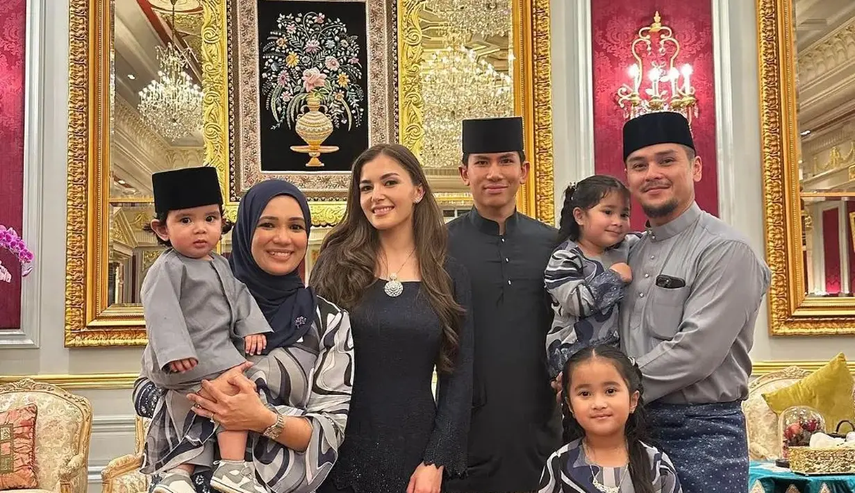 Bagaimana menurutmu, Sahabat FIMELA? Apakah keduanya memang tampak serasi? [Foto: Instagram/anishaikkk]