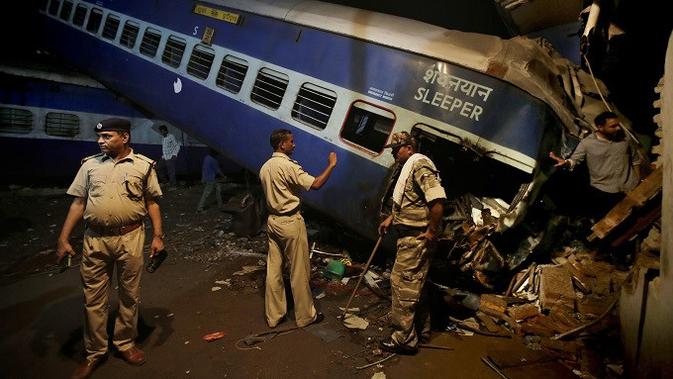 Kereta Tergelincir di India, 20 Orang Tewas - Global 