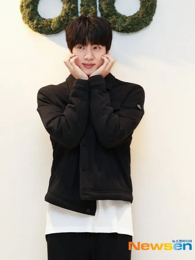 Bertabur Bintang Besar, 6 Gaya Athleisure Jisoo BLACKPINK, Jin BTS, hingga Ningning aespa di Pembukaan Toko Pertama Alo di Asia