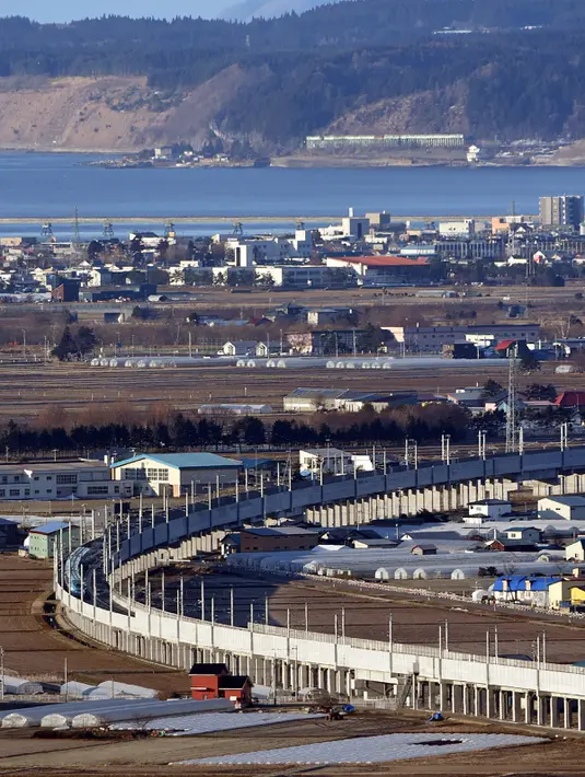 Lintasa baru bagi kereta peluru Shinkansen tujuan Shin-hakodate-Hokuto di stasiun Tokyo, Sabtu (26/3). Dengan adanya jalur baru kereta supercepat ini perjalanan Tokyo-Hokkaido ditempuh hanya selama 4 jam 2 menit. (JIJI PRESS / AFP)