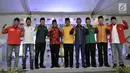 Sembilan sekjen partai politik pendukung Jokowi foto bersama usai bertemu dengan ketua dan komisioner KPU, Jakarta, Selasa (7/8). Kedatangan 9 sekjen tersebut untuk berkonsultasi terkait pendaftaran Capres dan Wapres. (Merdeka.com/Iqbal S. Nugroho)