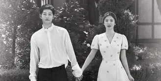 Song Joong Ki  dan Song Hye Kyo tak lepas dari pemberitaan publik. Sejak mereka mulai menjalin cinta sampi sekarang keduanya sudah resmi menjadi pasangan suami istri dan selesai juga melakukan bulan madu. (Doc. Soompi)