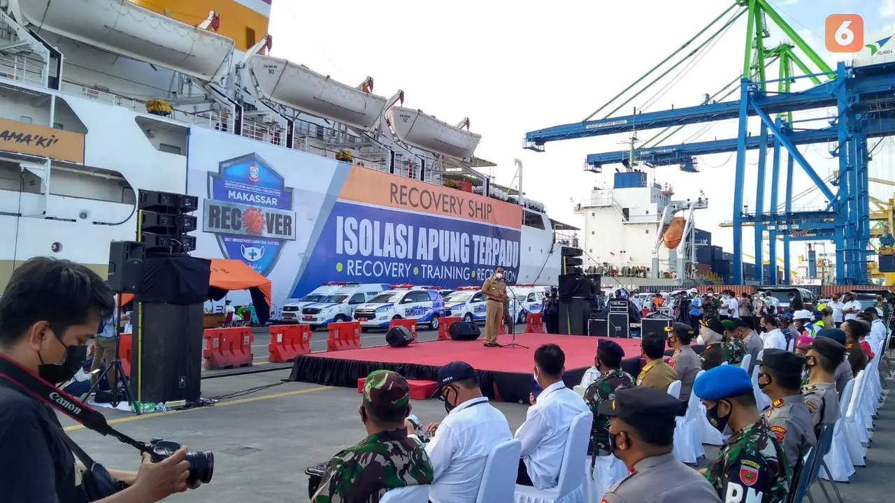 Pemkot Makassar luncurkan program isolasi apung terpadu di atas KM Umsini (Liputan6.com/Fauzan)
