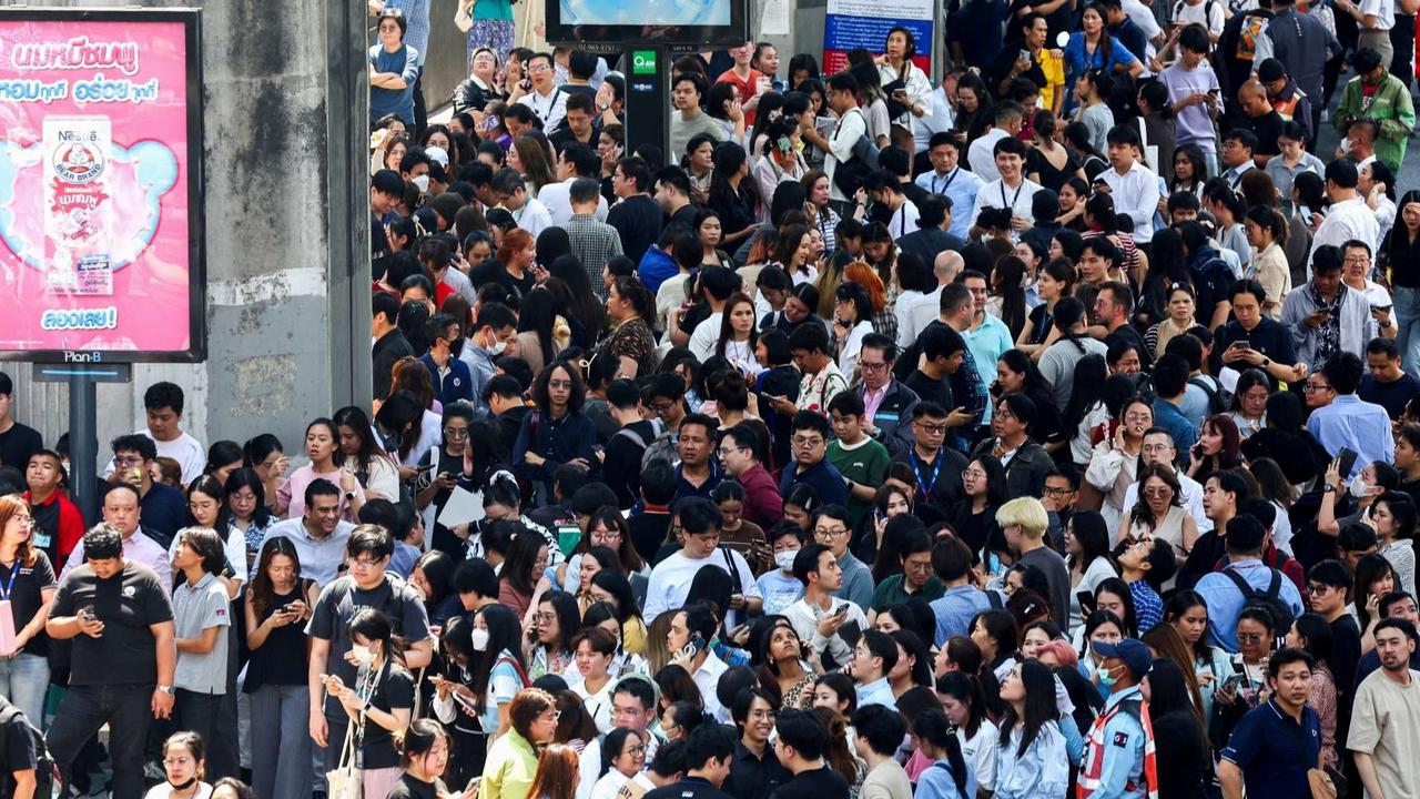 FOTO: Potret Warga Bangkok Panik Berhamburan saat Gempa Dahsyat Myanmar Terasa Kuat Sampai Thailand