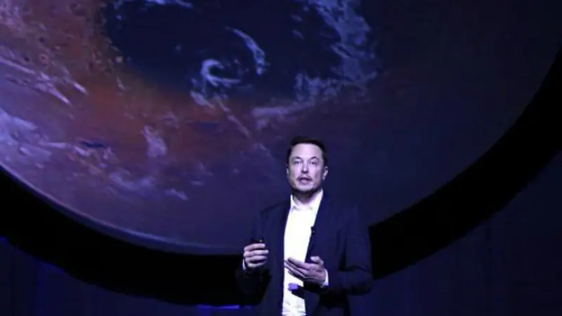 Elon Musk saat menjelaskan soal Interplanetary Transport System