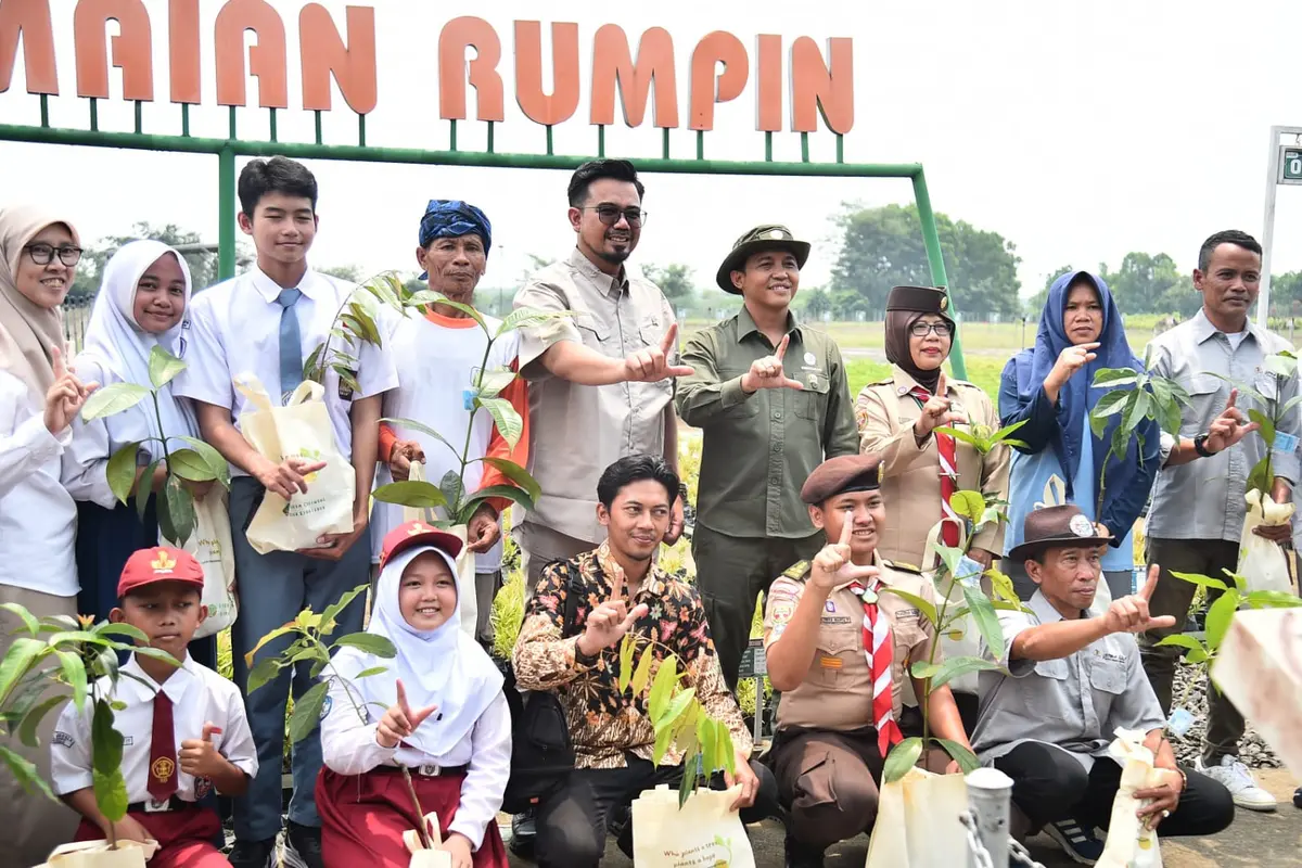 Menteri Kehutanan (Menhut) Raja Juli Antoni melakukan tinjauan ke Persemaian Rumpin di Bogor, Senin (8/9/2025) (Istimewa)