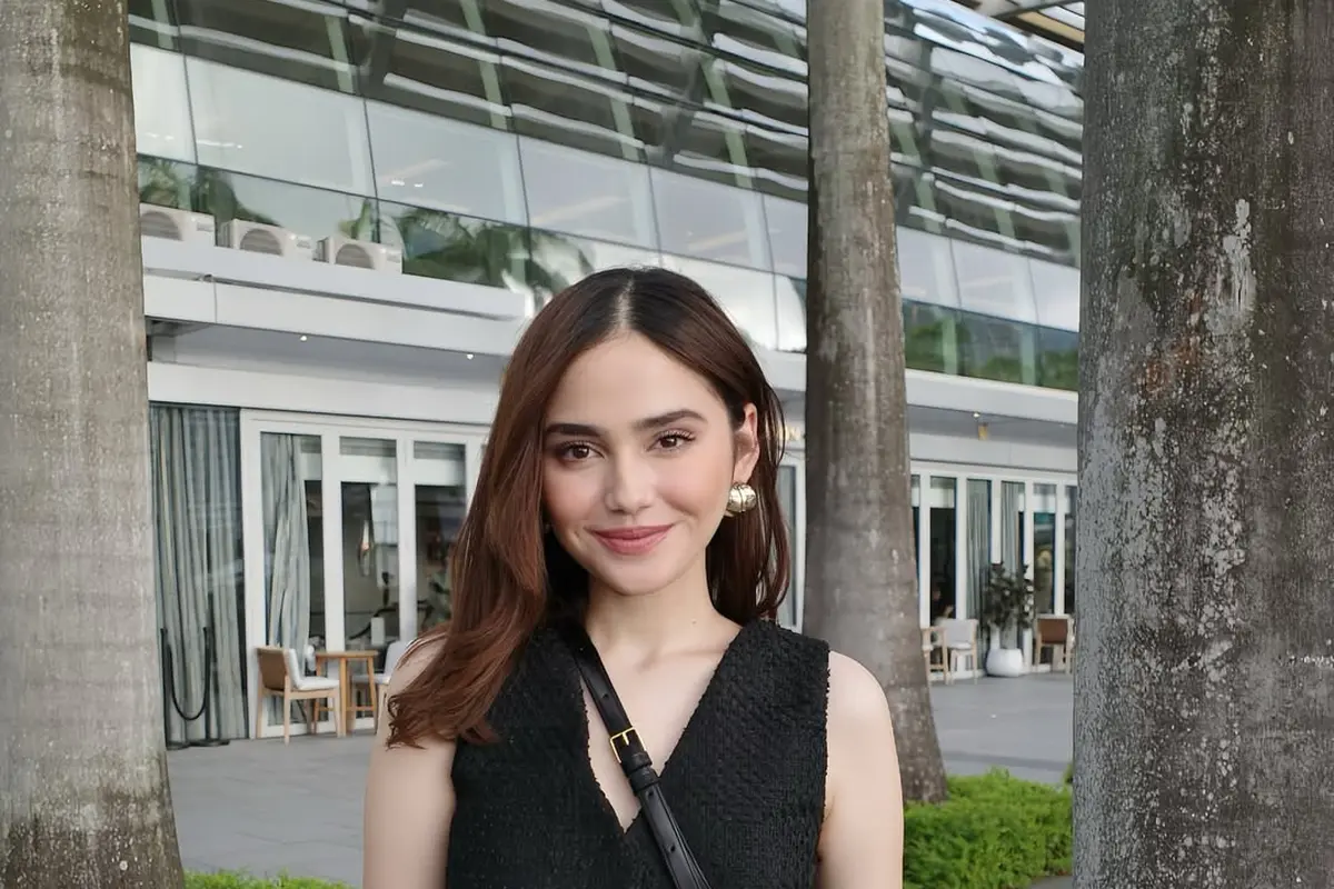 Gaya Minimalis Elegan Syifa Hadju Liburan di Singapura Serba Hitam, Jinjing Tas Rp71 Juta-an