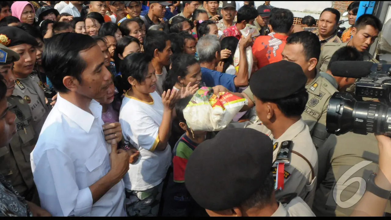 Warga Waduk Pluit Kecipratan THR Dari Jokowi