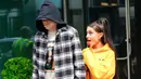 Bagikan diberi lem, Ariana Grande enggan berpisah bahkan melepaskan tangan Pete Davidson ketika mereka berkencan. (GothamGC Images/USMagazine)