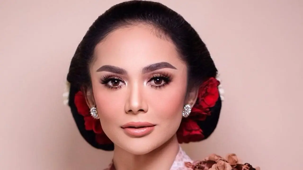 Krisdayanti di acara 7 bulanan Aurel