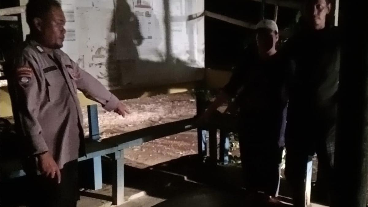 Sekeluarga Tersambar Petir Gara-Gara Senter Ponsel, Sang Ibu Tewas