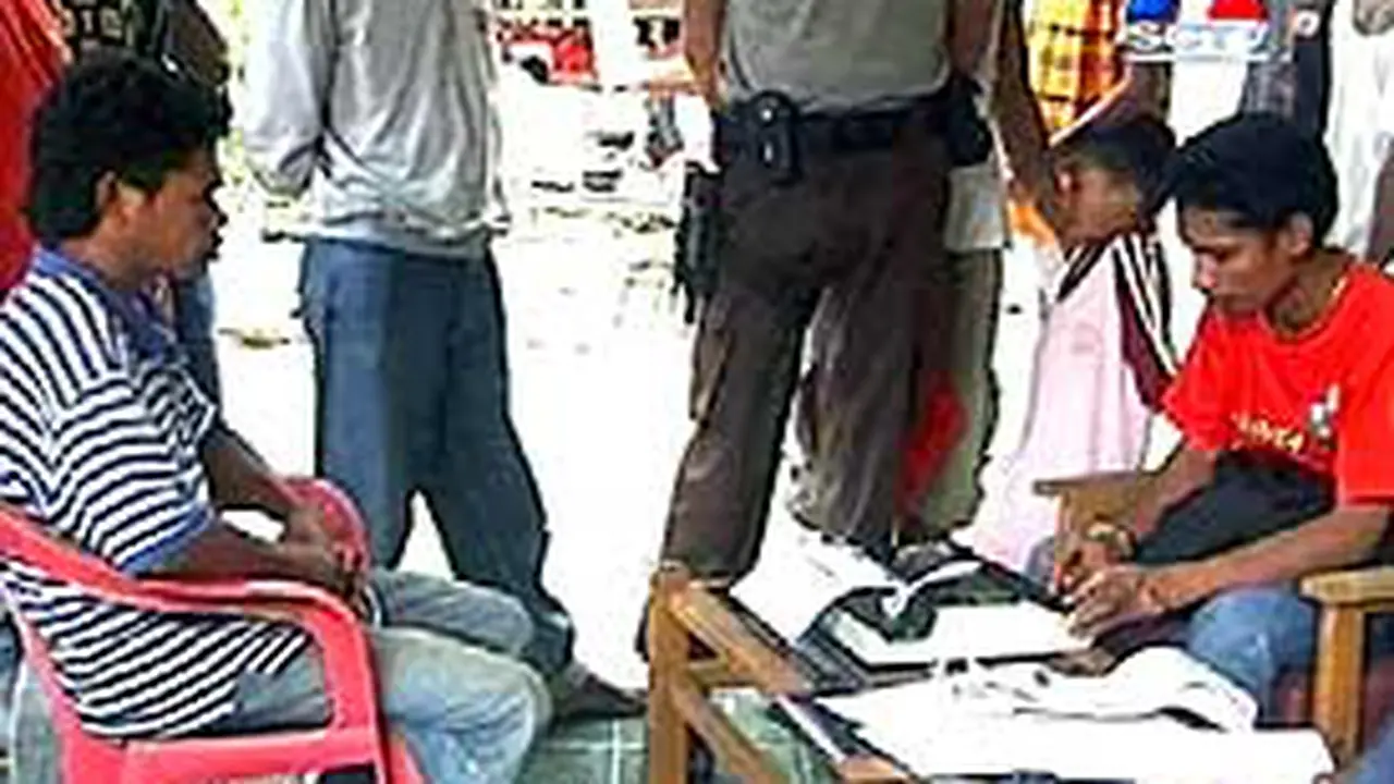 051204aAmbon.jpg