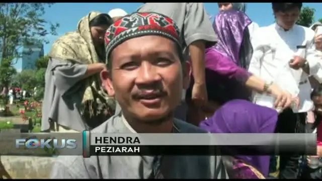 Hari Raya Idul Fitri, Sejumlah TPU Dipadati Warga Jakarta
