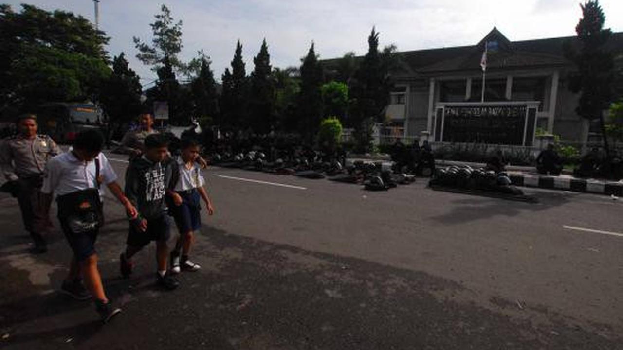 Pengamanan sidang paripurna Bupati Garut 