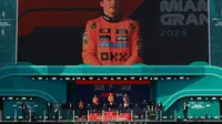 Pembalap McLaren, Oscar Piastri finis pertama pada balapan F1 GP Miami 2025. (Mark Thompson / GETTY IMAGES NORTH AMERICA / Getty Images via AFP)