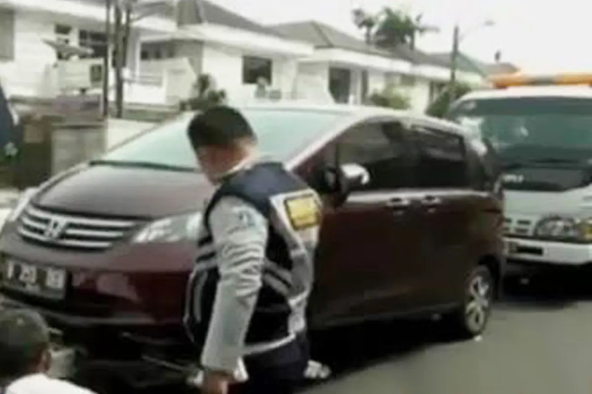 Pemilik Mobil Kocar-Kacir Saat Kena Razia Parkir Liar