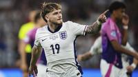 Harvey Elliott dari Inggris merayakan gol dalam pertandingan final Euro U-21 2025 antara Inggris dan Jerman di Stadion Nasional di Bratislava, Slovakia, Sabtu, 28 Juni 2025. (AP Photo/Petr David Josek)