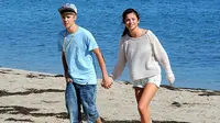 Justin Bieber dan Selena Gomez yang terlihat mesra saat masih menjalin hubungan [foto: People.com]