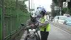 Dalam operasi zebra yang dilakukan Polda Metro Jaya, puluhan motor memutar balik setelah kepergok polisi masuk ke busway.