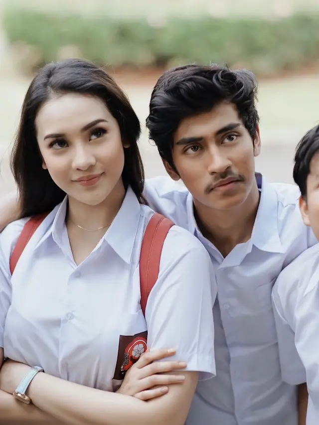 6 Potret Kedekatan Abidzar, Putra Mendiang Ustaz Jefri dengan Anya Geraldine