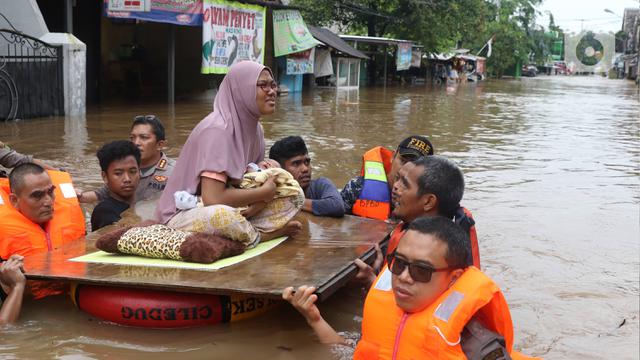 Banjir Setinggi Dada Orang Dewasa, Warga Perumahan Ciledug Indah Dievakuasi