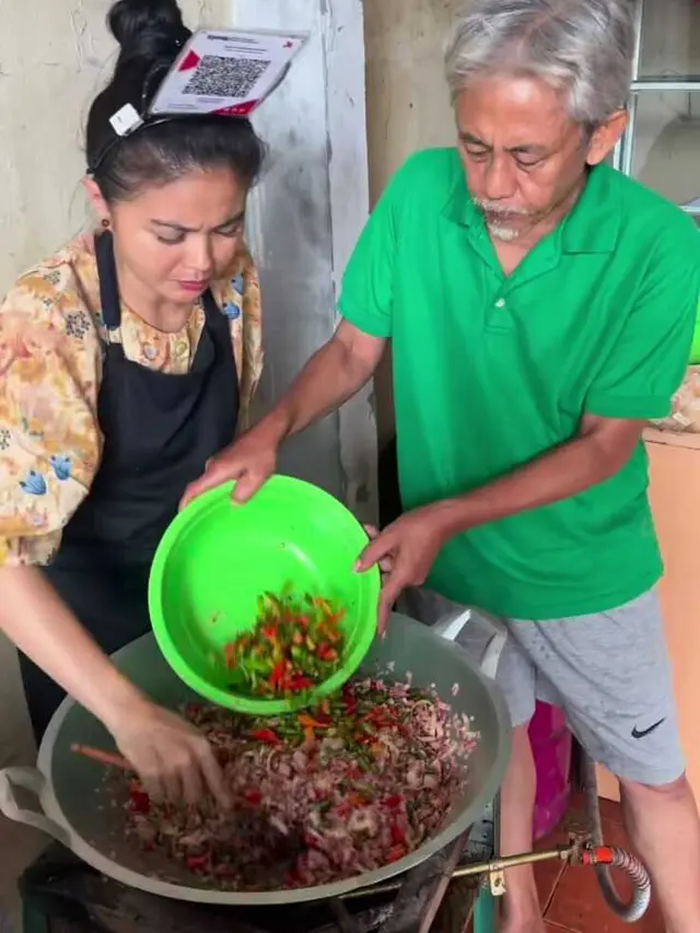 Potret kenangan Karina Ranau dengan Epy Kusnandar