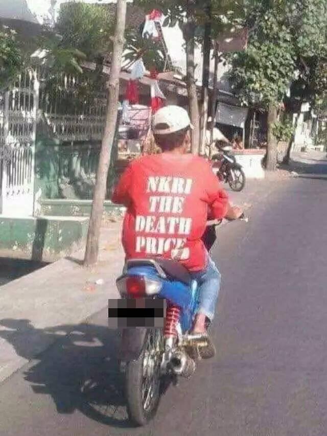 10 Potret Tulisan Nyeleneh di Belakang Kaos Ini Bikin Tepuk Jidat