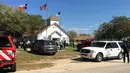 Suasana Gereja First Baptist setelah penembakan massal di Sutherland Springs, Texas, (5/11). Insiden  penembakan terjadi pada Minggu 5 November 2017 pukul 11.30 waktu setempat, Minggu, 5 November 2017. (KSAT via AP)